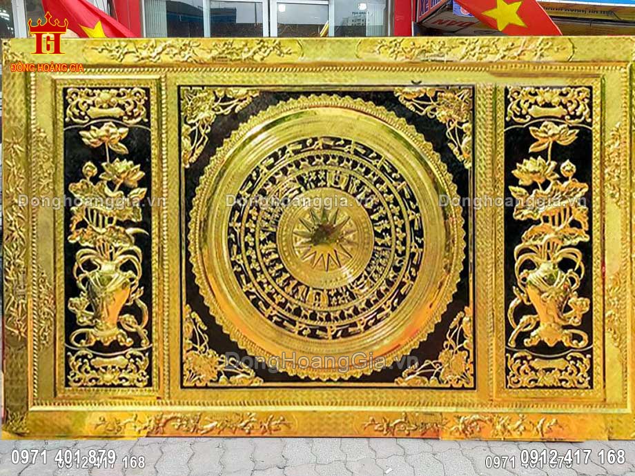 Bức tranh mặt trống đồng được nghệ nhân gò thủ công truyền thống